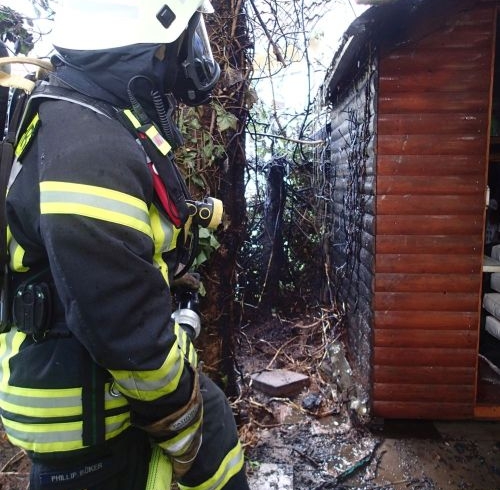 EB 372 „Feuer 3 – Heckenbrand mit Ausdehnung auf Gebäude“ OT Bad Salzuflen