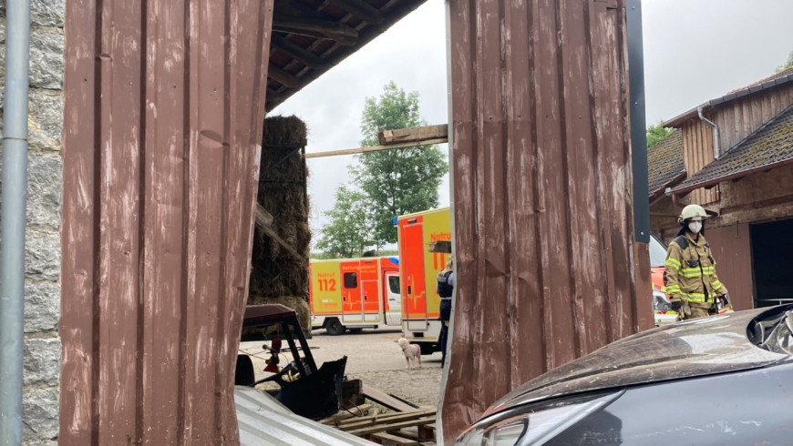 EB 424 „TH 1- VU; PKW in Scheunenwand gefahren“ OT Wüsten