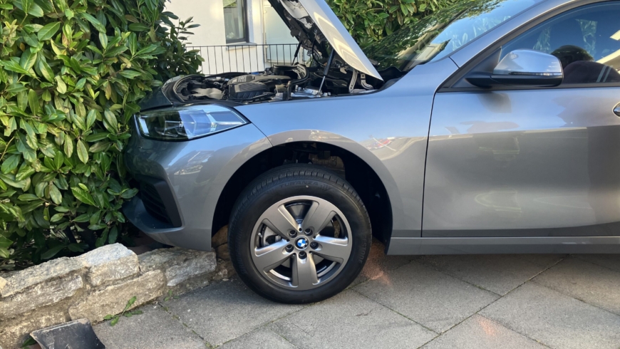 EB 603 „TH 1 – PKW auf Mauer und verliert Öl“ OT Bad Salzuflen