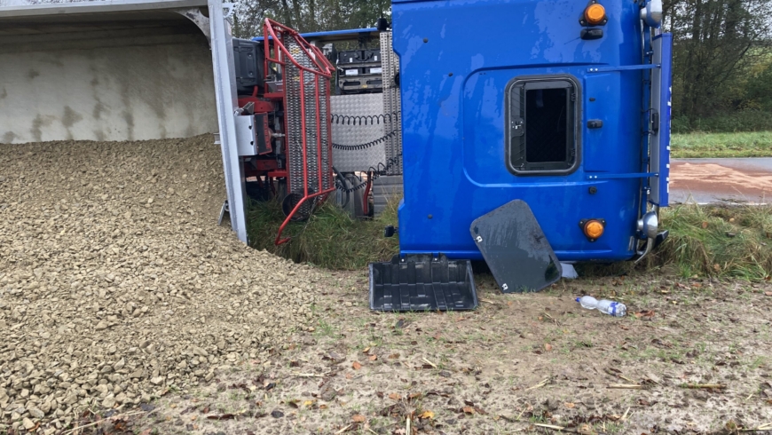 EB 954 „TH 1 – Auslaufende Betriebsstoffe, LKW umgekippt“ OT Wüsten