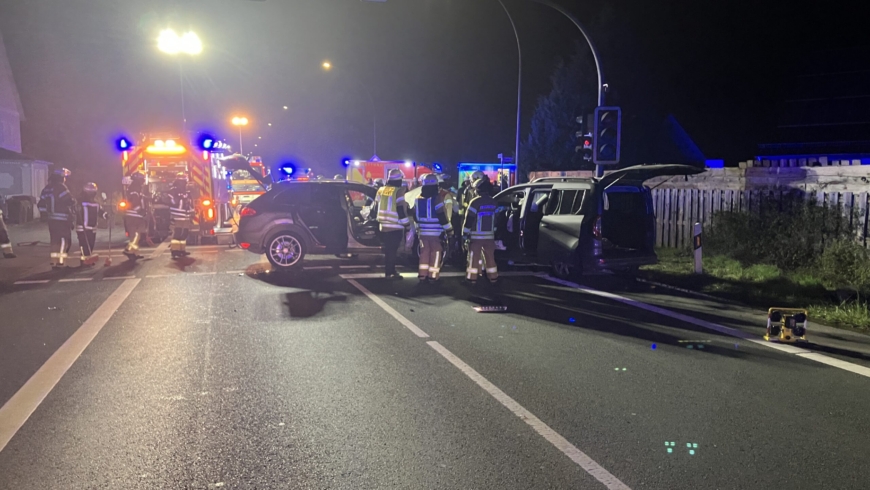 EB 963 „TH P-klemmt 2- Verkehrsunfall mit mehreren eingeklemmten Personen“ OT Holzhausen