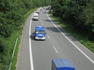 Einheiten des THW Lemgo, dahinter DRK Betreuung und PTZ (Patiententransportzug)