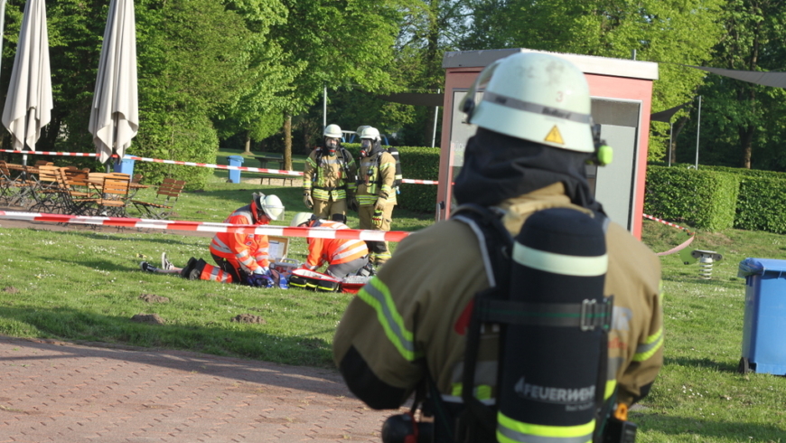 Feuerwehren üben im Bega Bad ABC-Alarm
