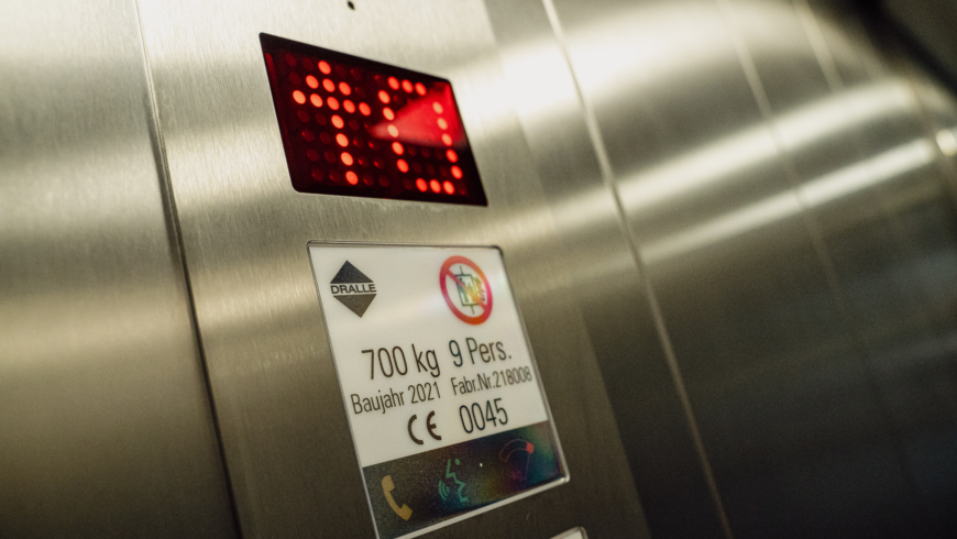 EB 597 „TH 1 – Person in Aufzug“ OT Bad Salzuflen