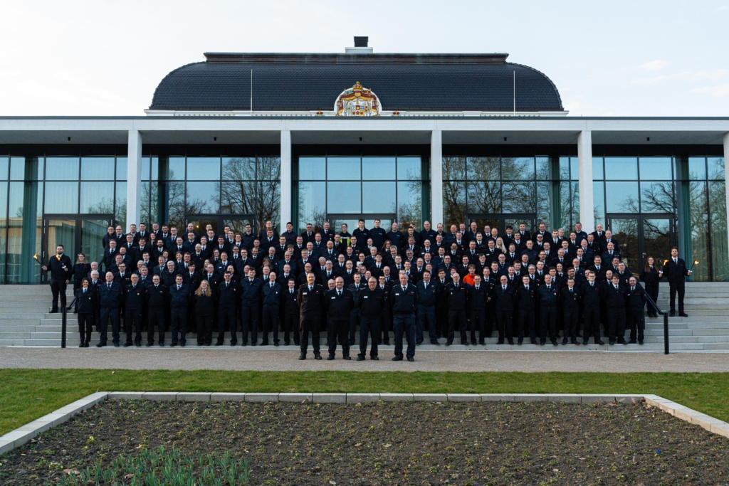 Die Gesamtwehr vor dem Kurhaus in Bad Salzuflen