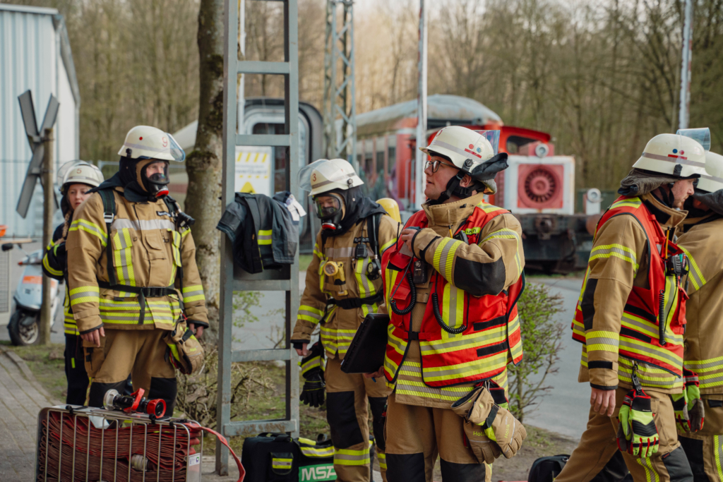 Intensivtraining am IdF NRW in Münster: 40 Einsatzkräfte der Feuerwehr Bad Salzuflen proben den Ernstfall