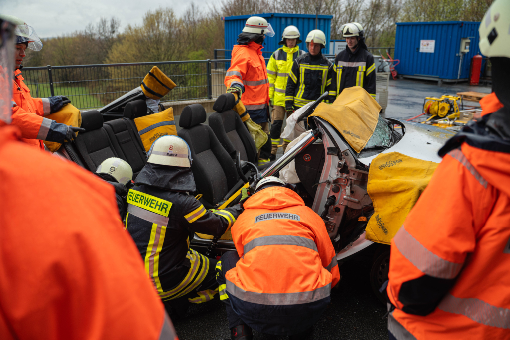 Grundausbildung Technische Hilfe: 36 Einsatzkräfte bestehen Modul 4 auf der Feuerwache Bad Salzuflen